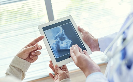 Skull and jawbone x-rays on computer